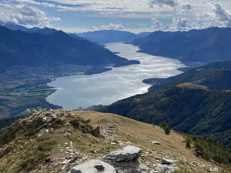 vista dal Monte Berlinghera sul lago di Como